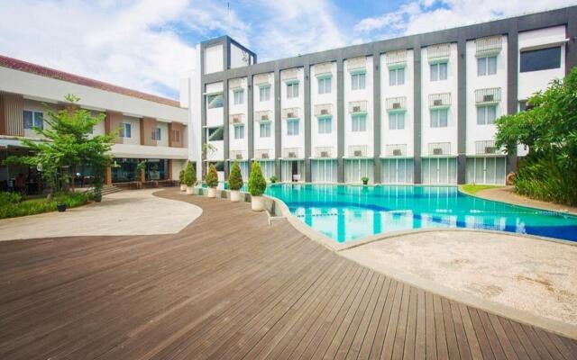 Front One Akshaya Hotel Karawang