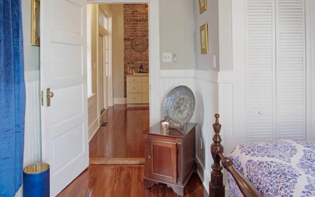 416A Waldburg st · Newly Renovated 1920's Historic District Apt