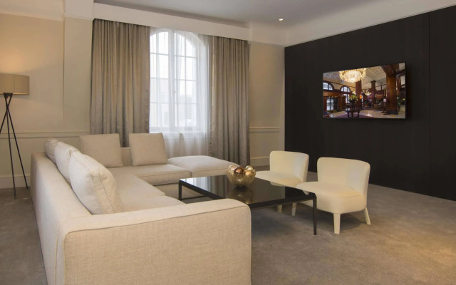 The Benson Portland, Curio Collection by Hilton