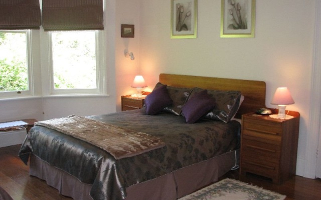 Glenbrook House and Cottage – Guest Rooms – Penguin