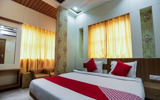 OYO 16163 Hotel Shri Hari
