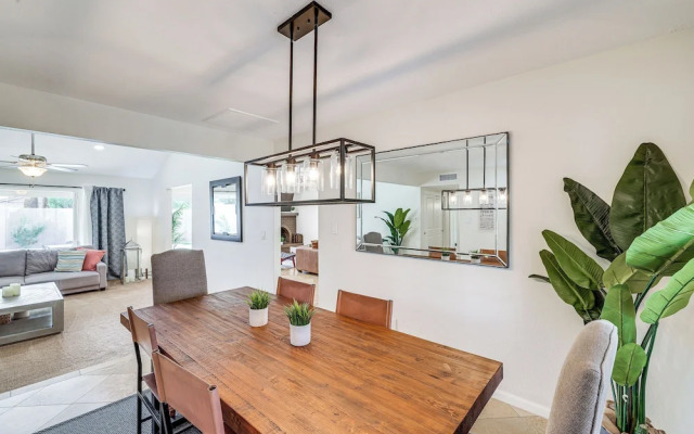 Pool & Putting Green: Central Scottsdale Home!