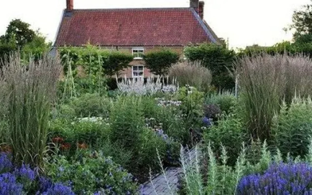 Little House B and B