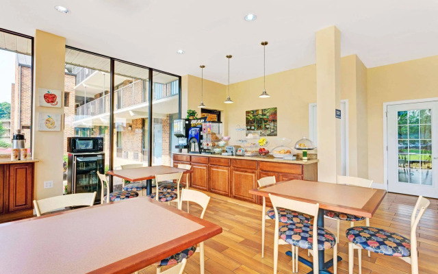 Williamsburg Suites