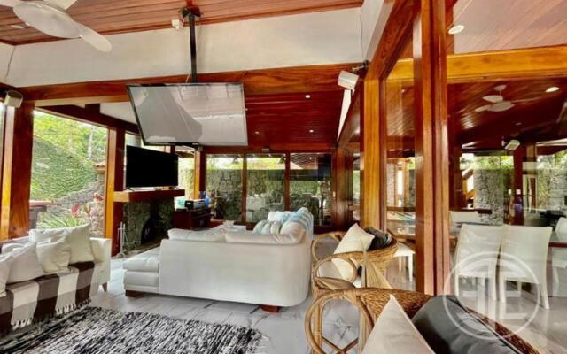 Incrível casa na Riviera com piscina e 5 suítes