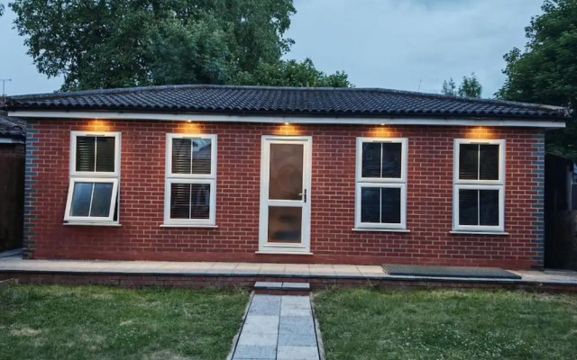 SnoozeDen Westmead – Windsor Castle & Legoland