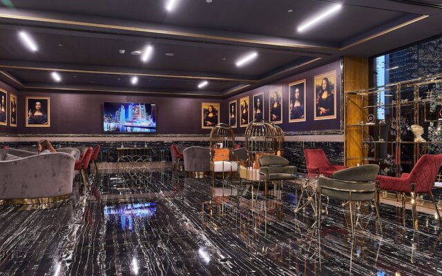 1BR view in a luxurious home