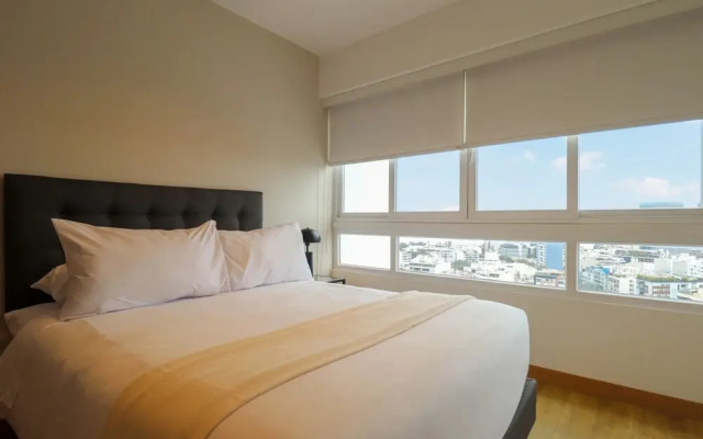 Elegant 3BR Duplex With Balcony in Miraflores