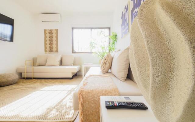 Cubo's Beach House Comfy Sun