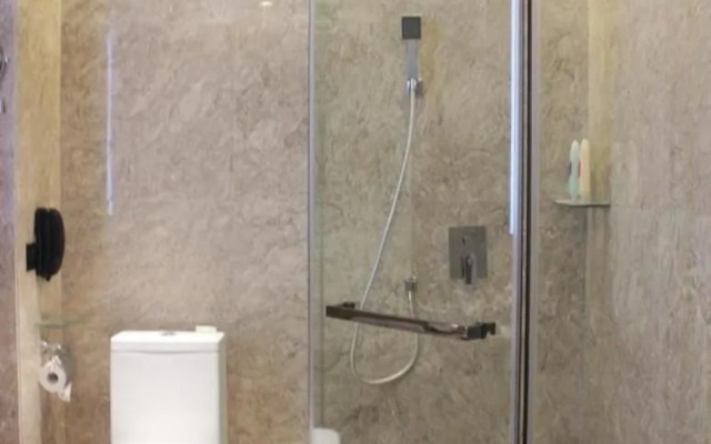 Maritime Hotel (Zhengzhou Century Amusement Park Zhongyuan Tower)