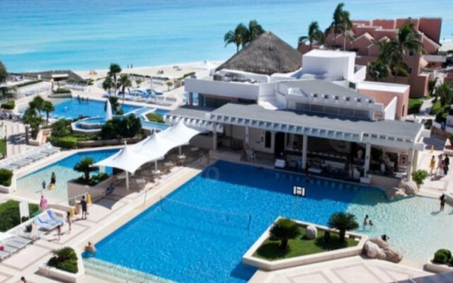 Wyndham Grand Cancun All Inclusive Resort & Villas