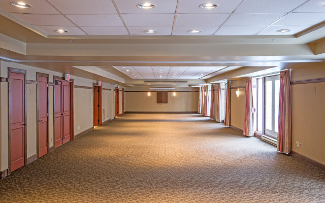 Holiday Inn Express and Suites Tremblant by IHG