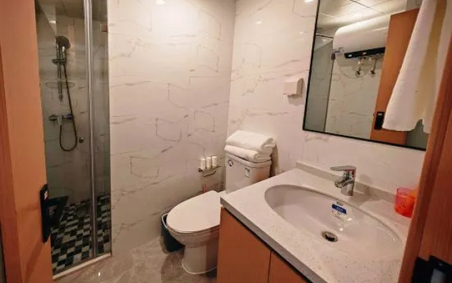 Donggang Weisi Apartment (Dalian Venice Water City Branch)