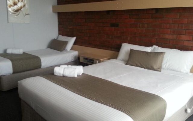 Big Valley Lakeside Paradise Motor Inn