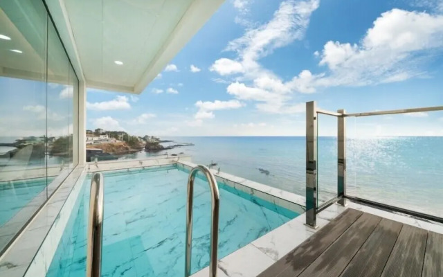 ON Pool Villa