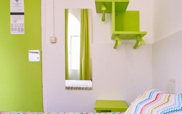 Youth Hostel – Central and Basic Universitat