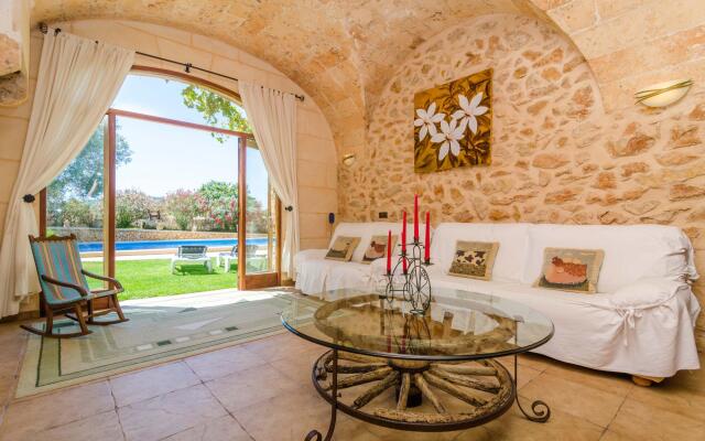 Finca Es Porrassar in Cas Concos des Cavaller