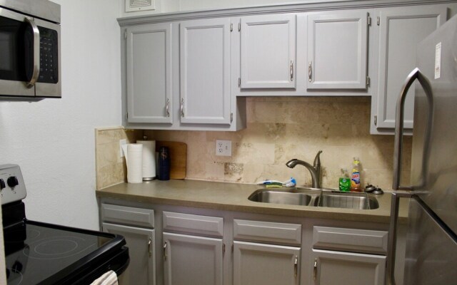 Excellent Location! On Campus Studio Sleeps 4