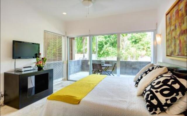 La Vista by Las Flores