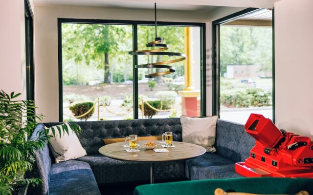 Days Inn And Suites Peachtree City