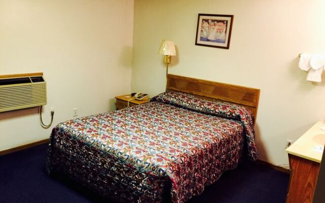 OYO Hotel Chapmanville Inn, WV - Hwy 119