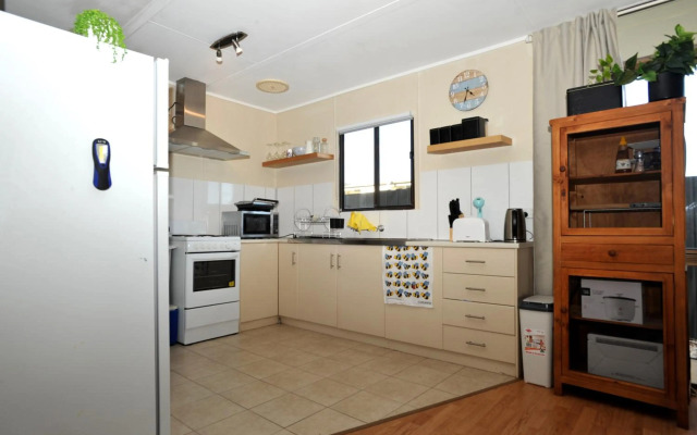 Investigator Beach Breeze Apartments U3