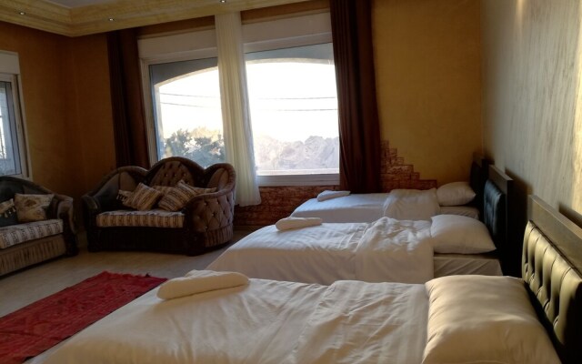 Jabal Bed & Breakfast