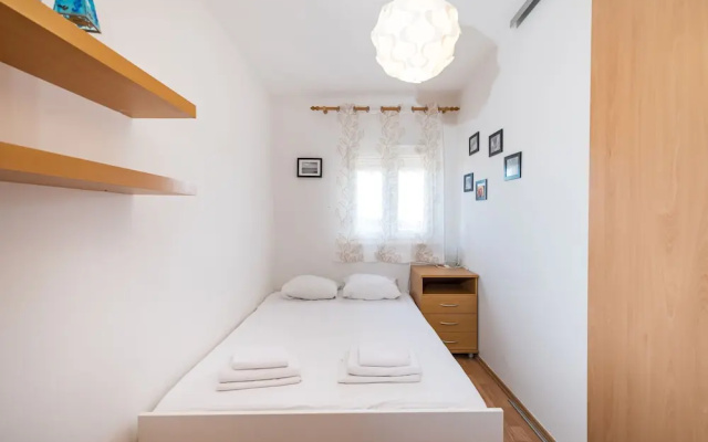 Mirella Cosy Apartment With Two Bedrooms