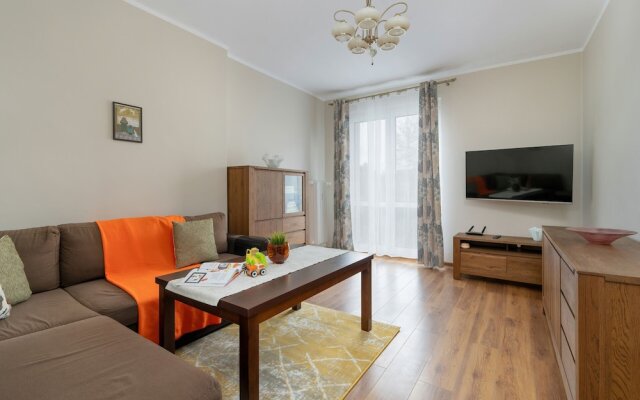 Traditional Apartment by Renters