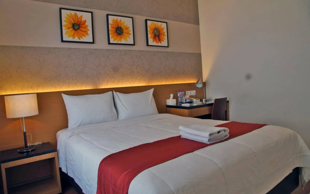 RedDoorz near Plaza Marina