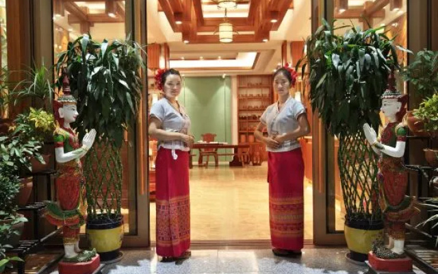 Yunmeiting Hotel – People – Xishuangbanna
