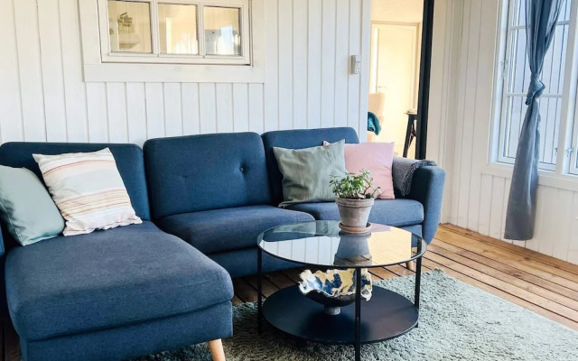 Cozy Summer House Near Ore Strand