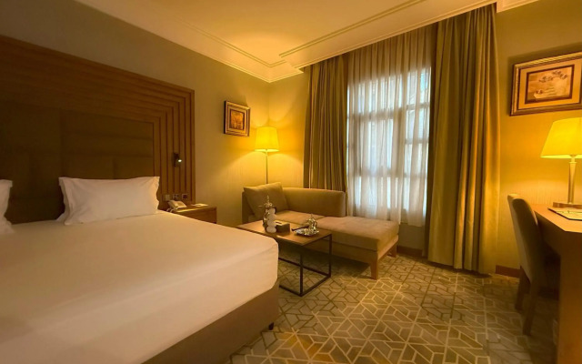 Crown Town Hotel