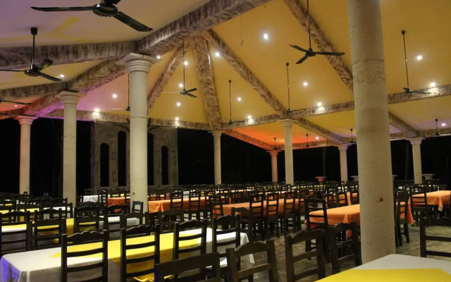 Real Mayab Hotel & Bungalows