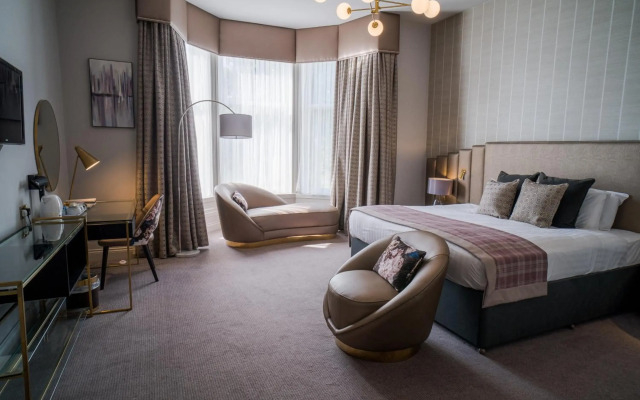 Number 10 Hotel