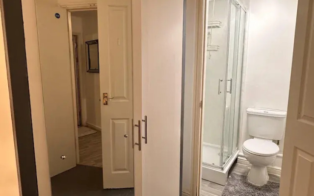 Captivating 2-bed Apartment in West Bromwich