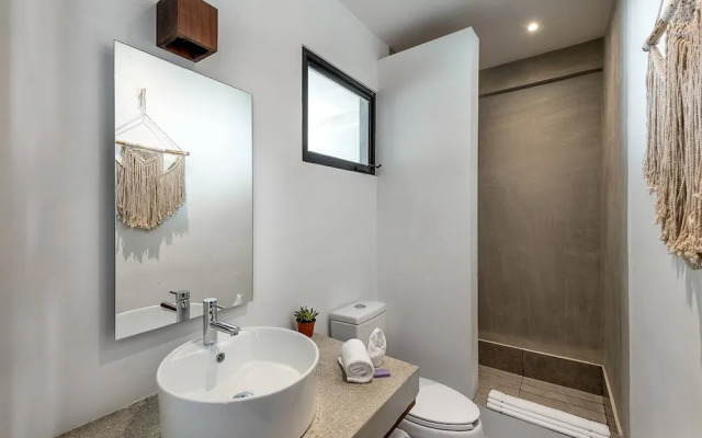 Great Located Spacious Loft W/amazing Rooftop Pool