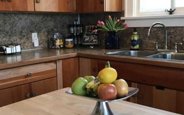 Lacey's Place A Guesthouse