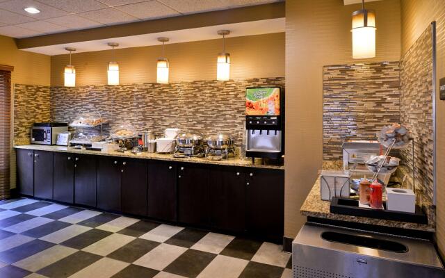 Best Western Plus Wichita West Airport Inn
