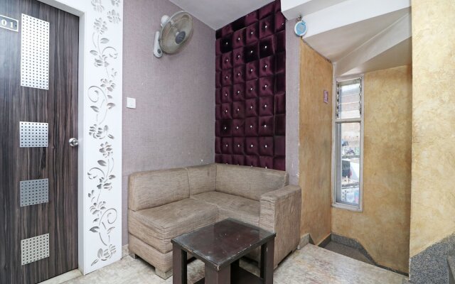 OYO 4011 Hotel Travellers Inn
