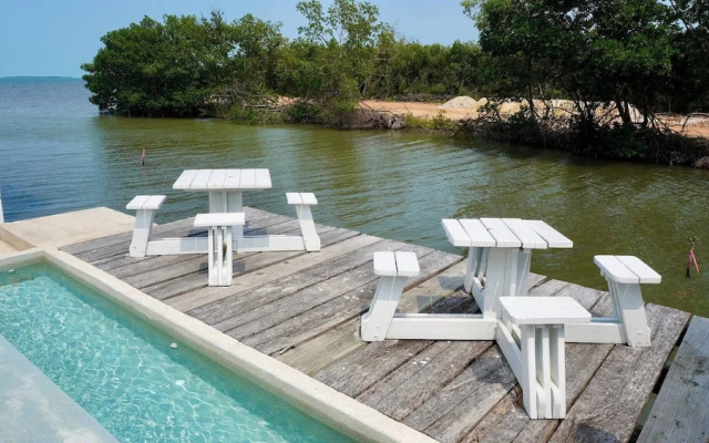 See Belize Waterside Sea View 2-bedroom Apartment w Balcony, Pool & Deck 2nd FL
