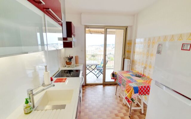 Beautiful 3-bedrooms Apartment, Sea View