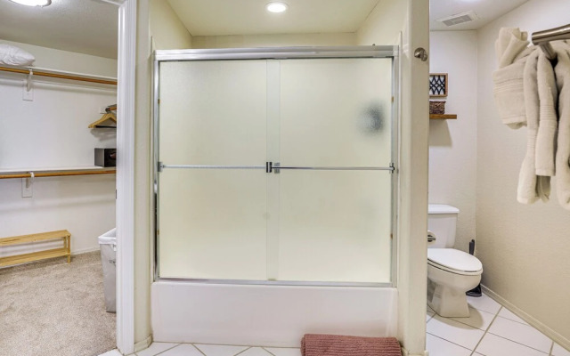 Family-friendly Condo w/ Pool Access in Phoenix!