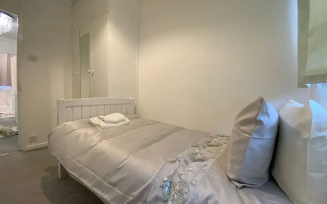London Charm - 3 Bedroom House Near Canary Wharf