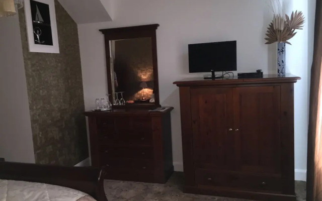 No50 Boutique Bed & Breakfast (Formerly known as Burma Rooms)