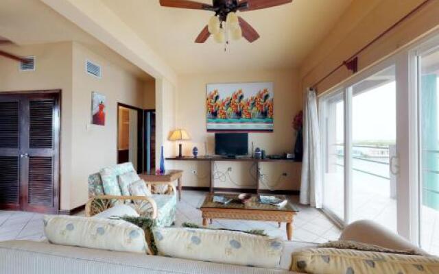 Suite A302 Mara Laguna