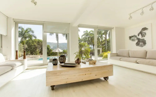 Luxe Villa San Jerónimo by Nomad Guru