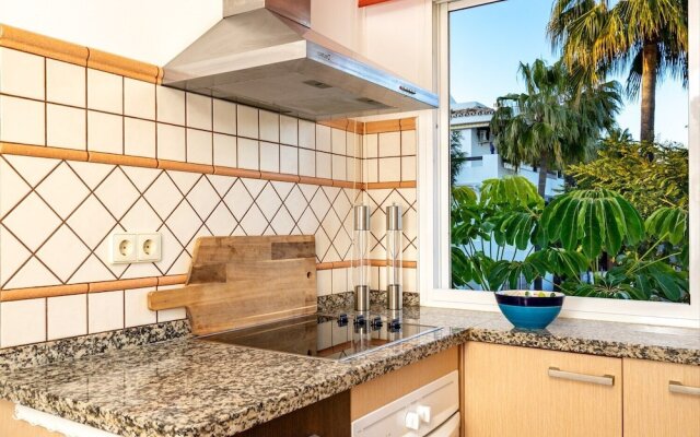 Lovely Apartment With View And Pool Ref 127