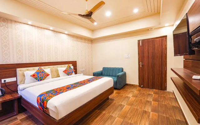 FabHotel Grand View Inn