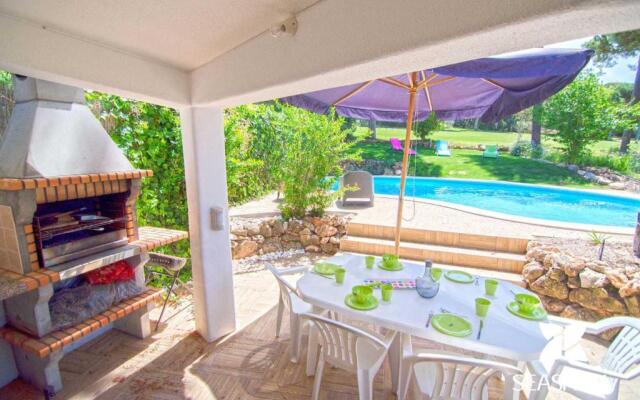 Perfect Retreat Overlooking Pinhal Golf Course, Private Pool, Off-street Parking